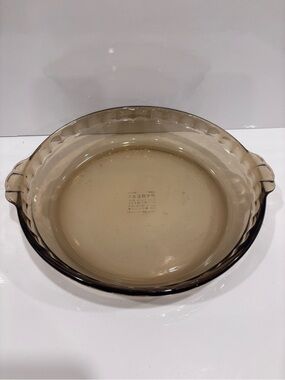 Pyrex Smoky Brown Amber 229 Pie Plate 10" 24 cm Fluted Handles Deep Dish Vintage